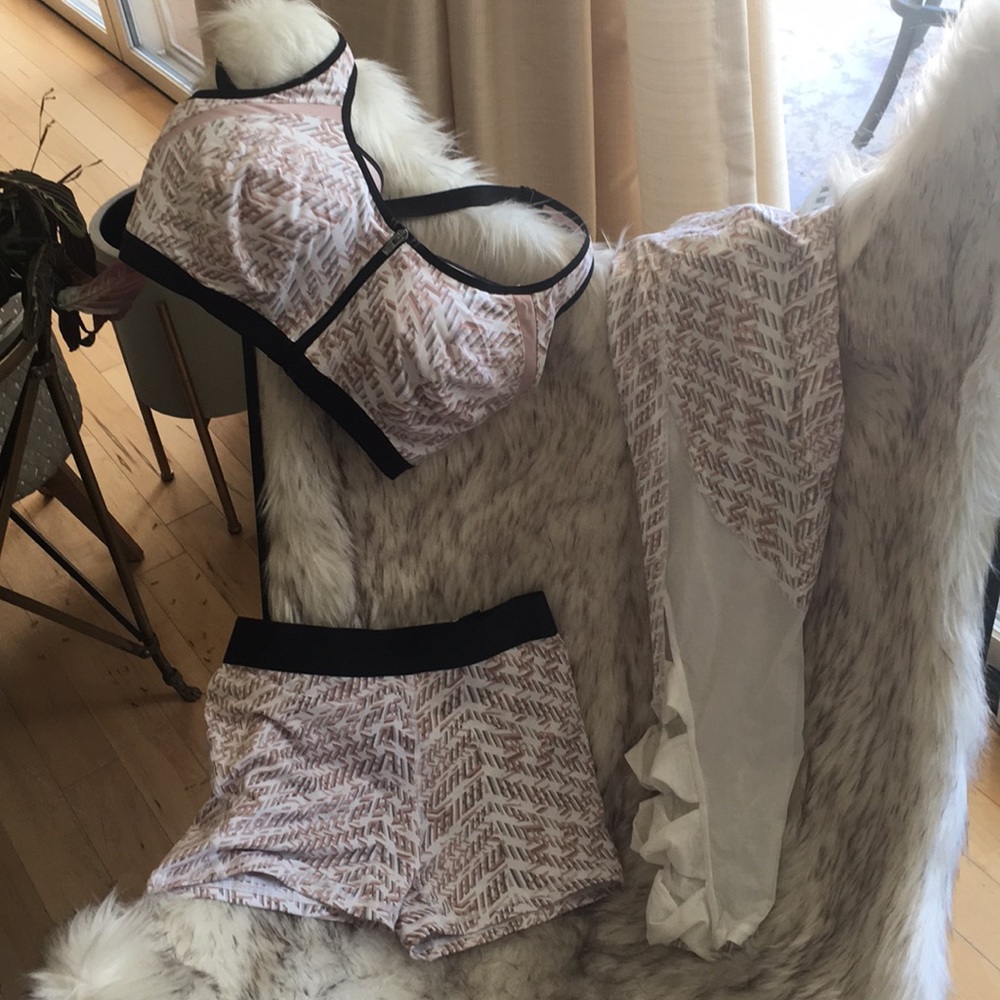Victoria’s Secret “Knockout” set